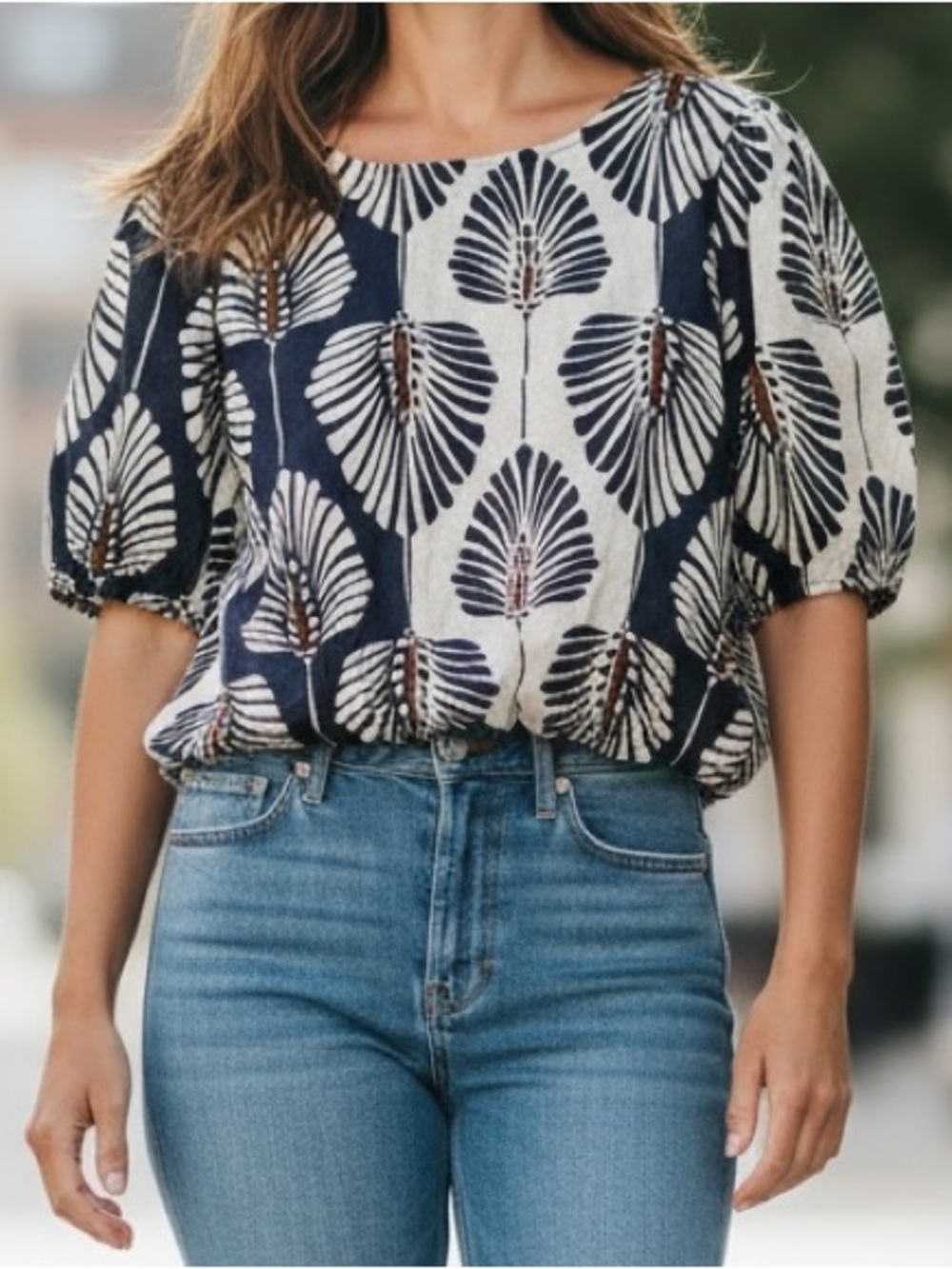 Bellambra Sz L Blouse Italian Linen Botanical Navy Blue Beige Puff-Sleeve Top